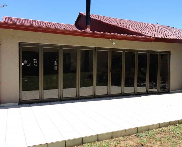 big opening with aluminium stacking doors