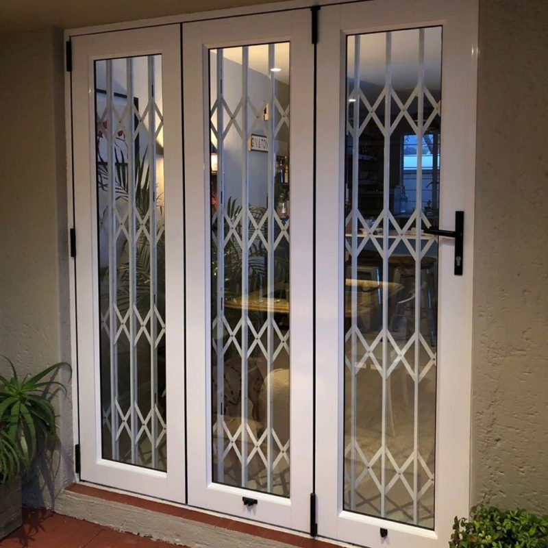 aluminium-folding-doors-security-gate-closed
