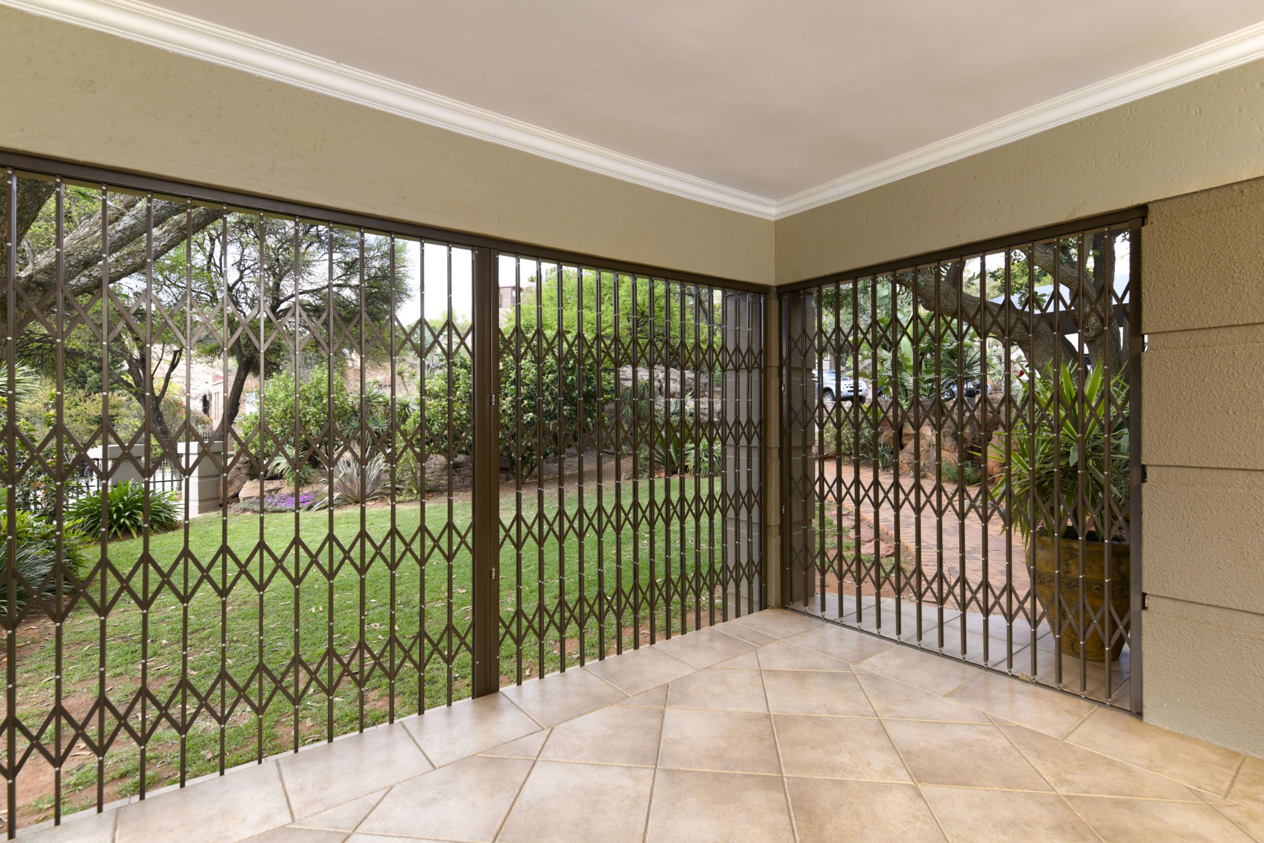 How to Choose Home Security Products | Blog | Sequ-Door