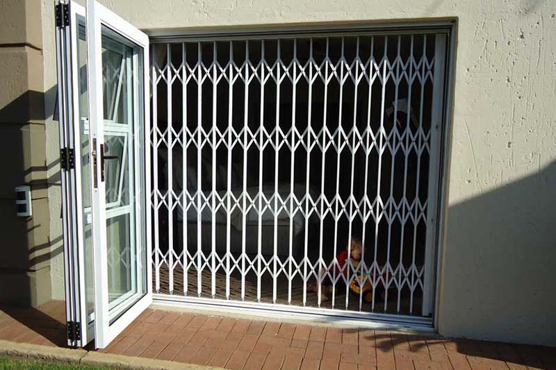 expandable security gate